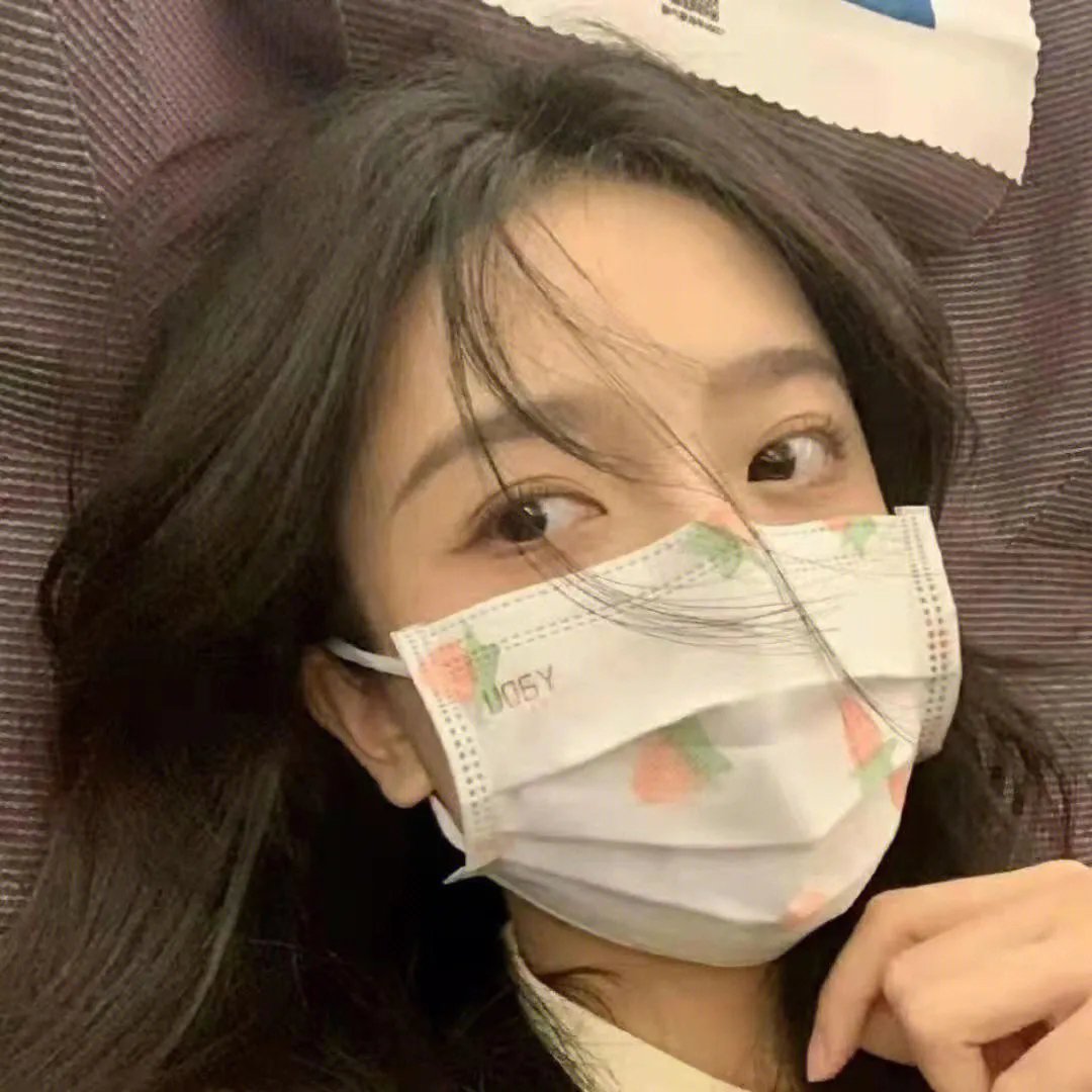 濠河边上的女人